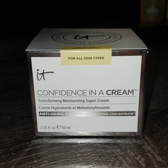 it cosmetics Other - It Cosmetics Confidence in a Cream Moisturizer it cosmetics Other - It Cosmetics Confidence in a Cream Moisturizer